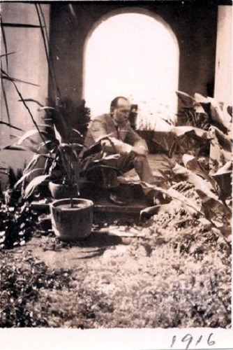 File:Augustus Knudsen at the south end of his house, 1916.jpg