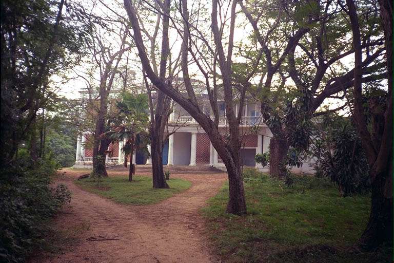 File:Blavatsky bungalow in Adyar.jpg