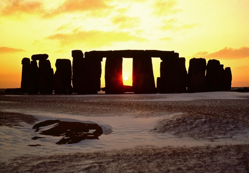 File:Stonehenge at winter solstice.jpg