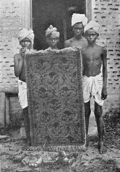 File:1919 Panchama boys weaving carpets at Kalasala.jpg