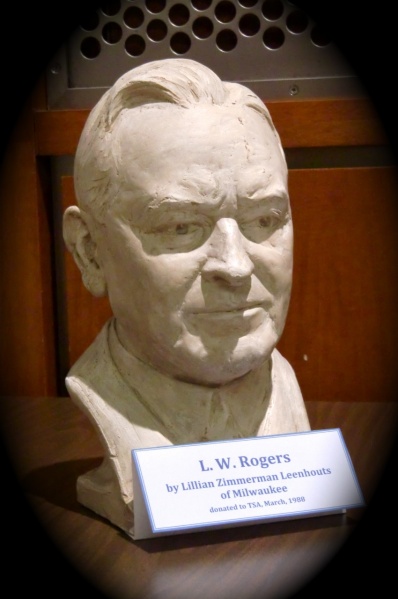 File:Rogers sculpture.jpg