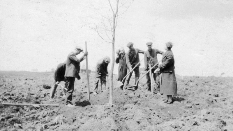 File:Planting first tree 1925.jpg