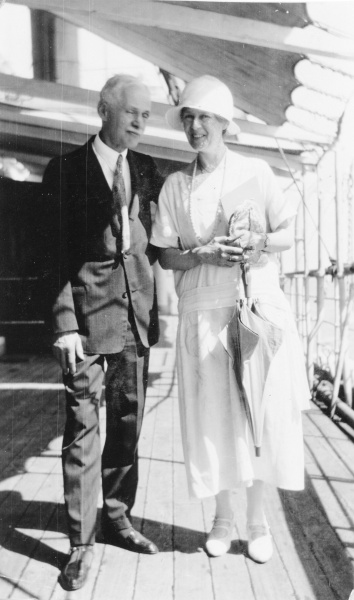 File:Charles Blech and Clara Codd going to India.jpg