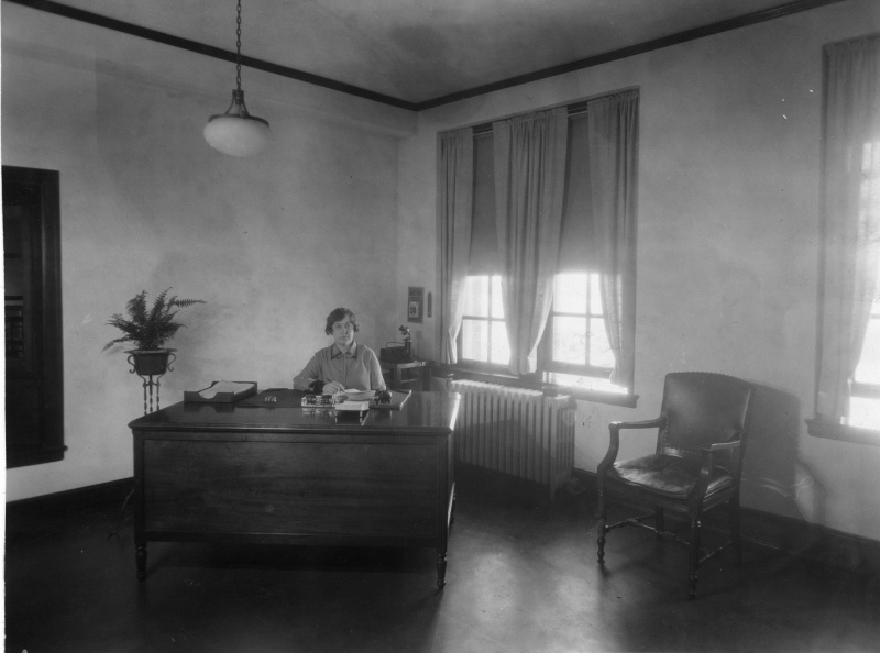 File:Kay Campbell in office 1928.jpg