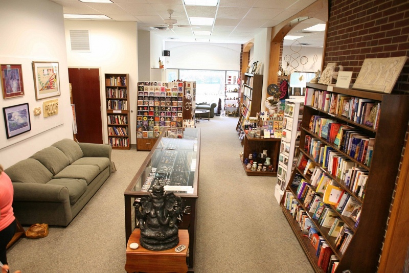 File:Bookstore lounge area 1.jpg