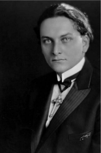 345px-Manly_Hall.jpg