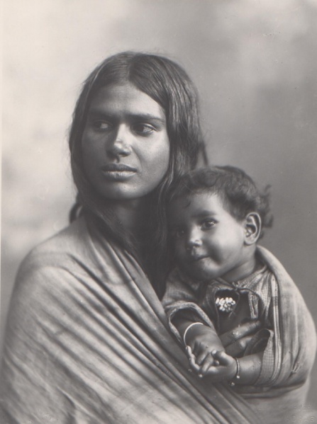 File:4 - Nilgiri Toda Women with Baby.jpg