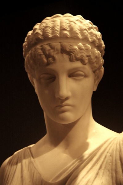 File:Bust of Theano.jpg