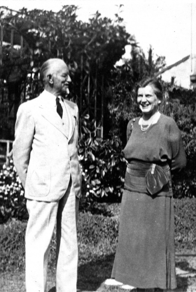 File:AP and Betty Warrington after wedding.jpg